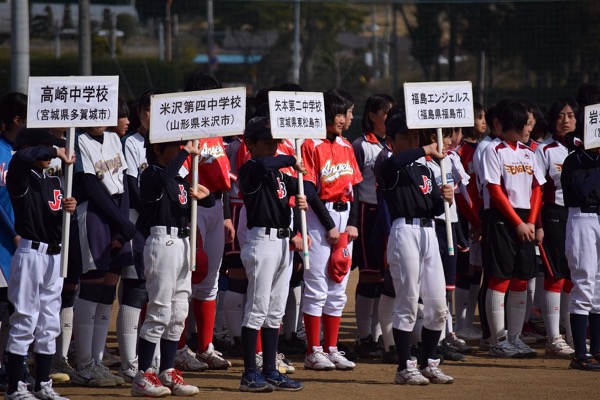 ソフト ボール を 愛する 仲間 達