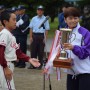 01優勝カップ返還_s